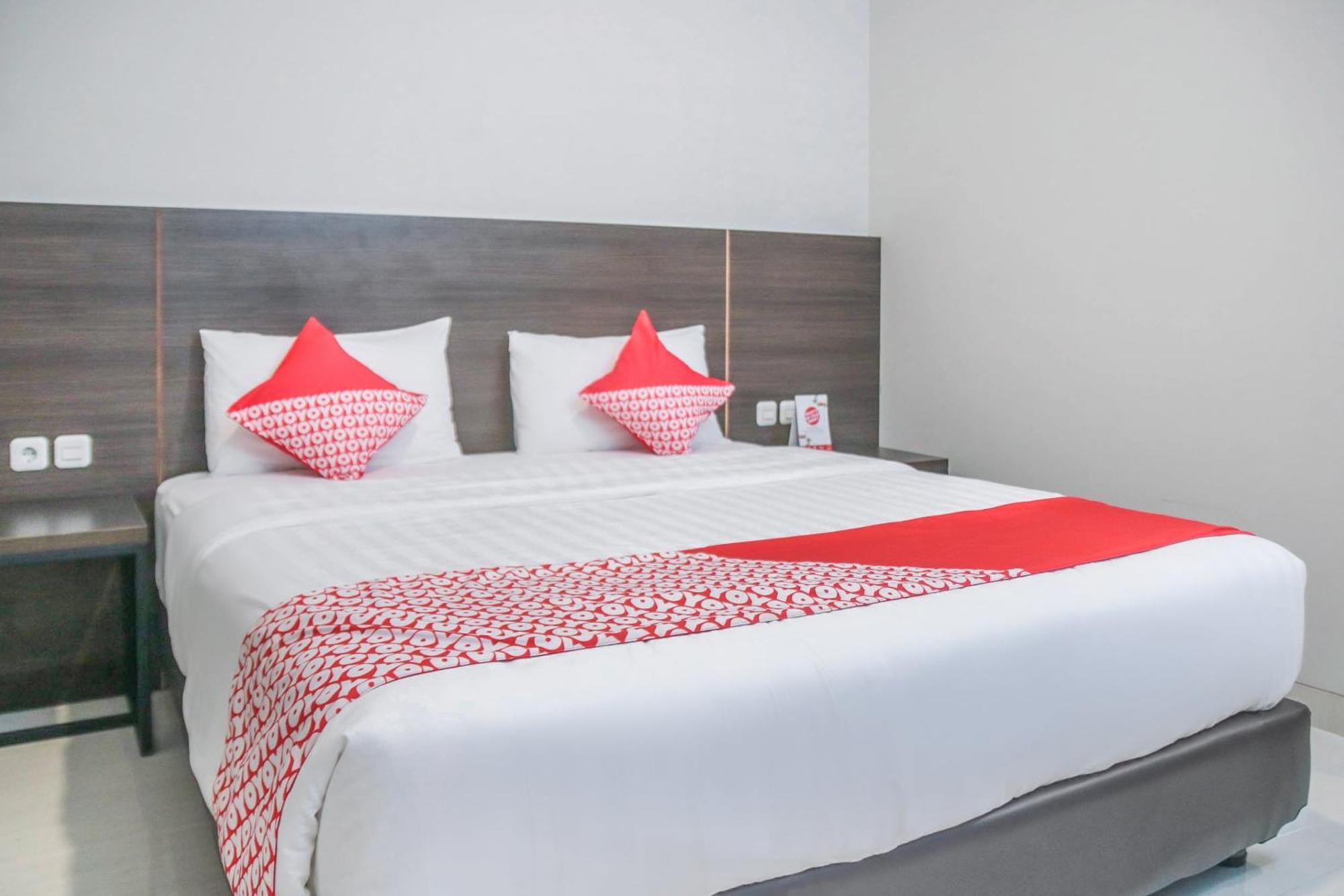OYO 1006 Azzahra Guest House Syariah Ambon Exterior foto