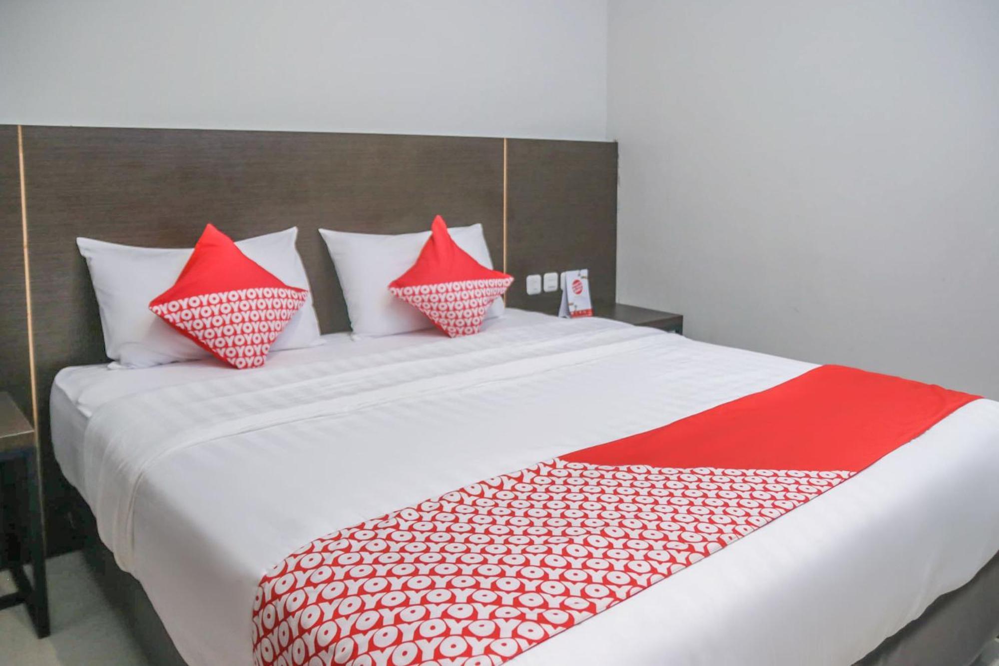 OYO 1006 Azzahra Guest House Syariah Ambon Exterior foto