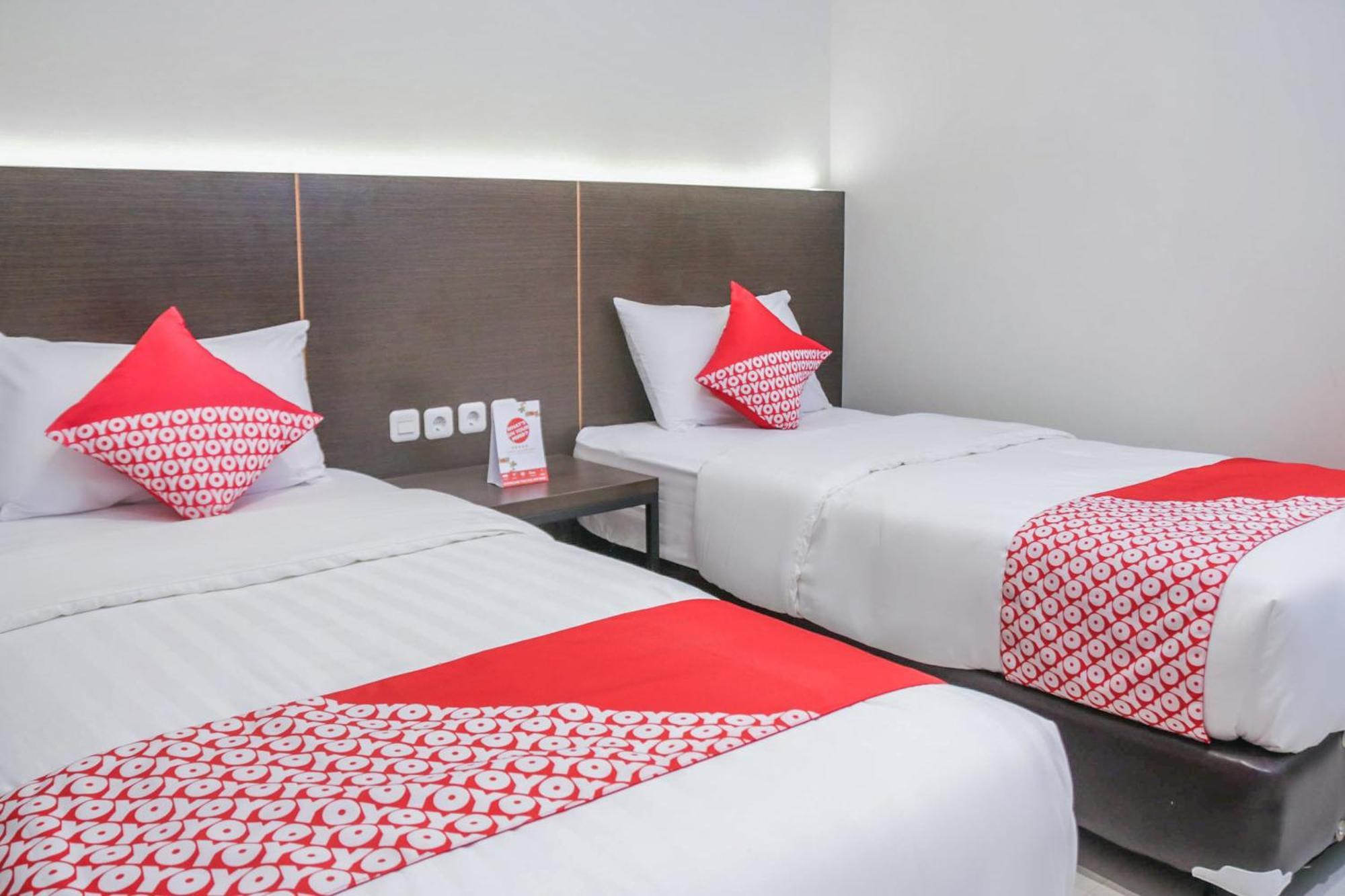 OYO 1006 Azzahra Guest House Syariah Ambon Exterior foto