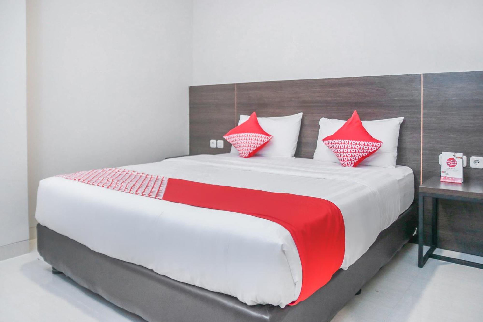 OYO 1006 Azzahra Guest House Syariah Ambon Exterior foto